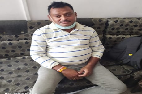 VIDEO: महाकाल मंदिर में चिल्लाने लगा शख्स- मैं विकास दुबे हूं कानपुर वाला, उसके बाद... VIDEO: महाकाल मंदिर में चिल्लाने लगा शख्स- मैं विकास दुबे हूं कानपुर वाला, उसके बाद...