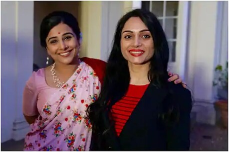 मां 'शकुंतला देवी' की उपलब्धि का कागजी दस्तावेज पाकर खुश हैं अनुपमा बनर्जी मां 'शकुंतला देवी' की उपलब्धि का कागजी दस्तावेज पाकर खुश हैं अनुपमा बनर्जी