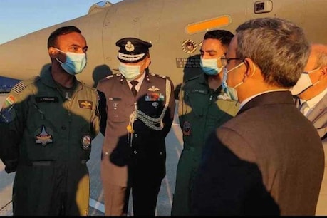 फ्रांस से राफेल विमान को उड़ाकर भारत ला रहे हरदोई के विंग कमांडर अभिषेक त्रिपाठी