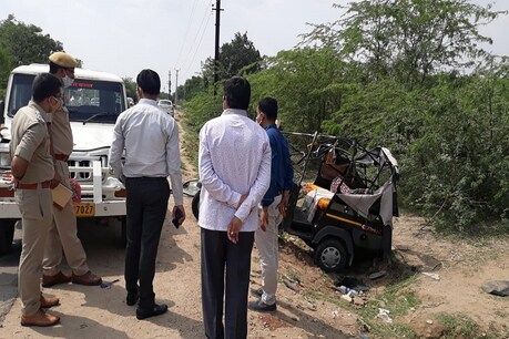 दर्दनाक हादसा: ऑटो-बोलेरो में आमने-सामने की भिड़ंत, 6 लोगों की मौत दर्दनाक हादसा: ऑटो-बोलेरो में आमने-सामने की भिड़ंत, 6 लोगों की मौत