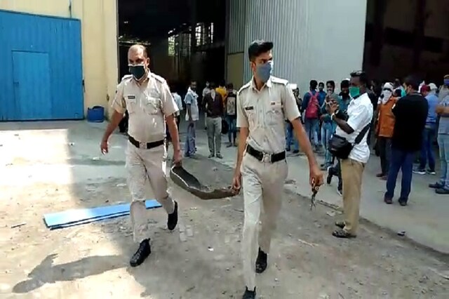 फरीदाबाद: कंपनी में फटा ऑक्सीजन सिलेंडर, पिता के सामने दो बेटों की मौत