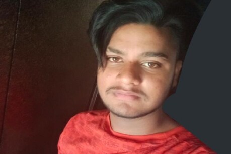 SHO की गाड़ी ने बाइक को मारी टक्कर, गुस्साए ड्राइवर ने घायल युवक की कर दी पिटाई, मौत SHO की गाड़ी ने बाइक को मारी टक्कर, गुस्साए ड्राइवर ने घायल युवक की कर दी पिटाई, मौत