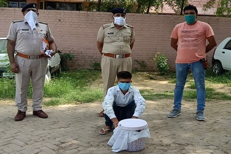 फतेहाबाद: 22 हजार नशीली गोलियों सहित सप्लायर गिरफ्तार, एक दिन के पुलिस रिमांड पर फतेहाबाद: 22 हजार नशीली गोलियों सहित सप्लायर गिरफ्तार, एक दिन के पुलिस रिमांड पर