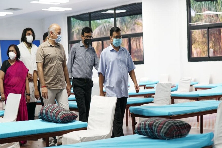 इस दौरान केजरीवाल ने कोरोना योद्धा डॉक्टरों और नर्सों को प्रमाण पत्र देकर सम्मानित भी किया.