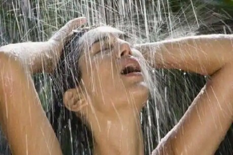 नहाते समय ना करें ये 5 गलतियां, आपकी स्किन को हो सकता है नुकसान नहाते समय ना करें ये 5 गलतियां, आपकी स्किन को हो सकता है नुकसान