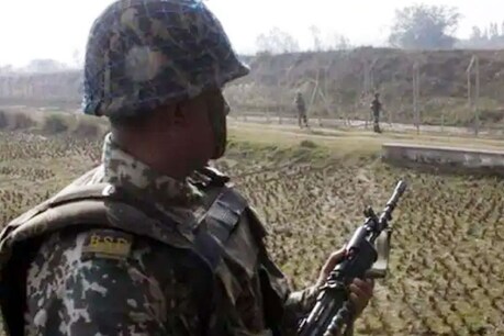 कूचबिहार में बीएसएफ कर्मियों की छापेमारी के दौरान गोली लगने से युवक की मौत कूचबिहार में बीएसएफ कर्मियों की छापेमारी के दौरान गोली लगने से युवक की मौत