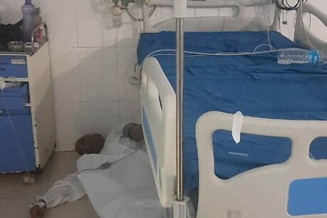 Covid Hospital में एक घंटे तक बेड से नीचे गिरा रहा मरीज, आवाज लगाने पर भी नहीं आए स्वास्थ्यकर्मी Covid Hospital में एक घंटे तक बेड से नीचे गिरा रहा मरीज, आवाज लगाने पर भी नहीं आए स्वास्थ्यकर्मी