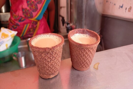 मदुरै का टी स्‍टॉल, जहां चाय पीने के बाद लोग खा जाते हैं कप! | Tea Stall in  Madurai, where people eat cups after drinking tea! – News18 हिंदी