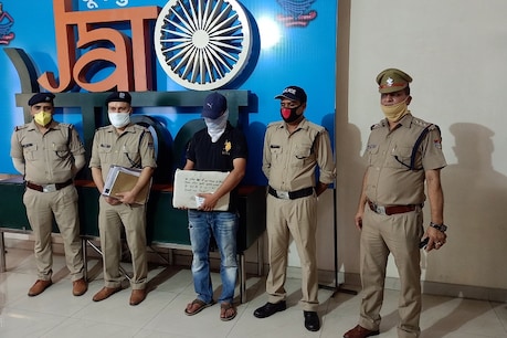 आरटीओ फ़र्ज़ी तबादला आदेश कांड में मुख्य आरोपी से मिलीभगत थी अपर आयुक्त की, पुलिस ने शासन को दी रिपोर्ट आरटीओ फ़र्ज़ी तबादला आदेश कांड में मुख्य आरोपी से मिलीभगत थी अपर आयुक्त की, पुलिस ने शासन को दी रिपोर्ट