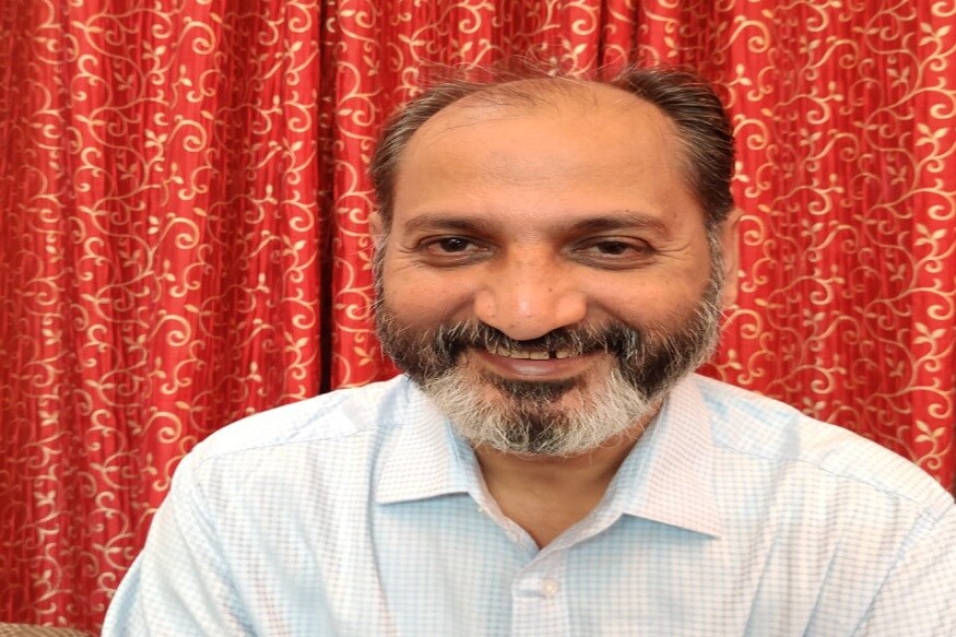 National Doctors Day 2020, why doctors day is celebrated on 1 july, coronavirus, covid-19, reason to celebrate doctors day, advice of corona warriors to defeat the covid 19, national doctors day quotes, happy doctors day, national doctors day 2020 images, national doctors day, doctors day 2020 quotes, national doctors day theme 2020, national doctors day 2020 wishes, happy doctors day 2020 images,डॉक्टर्स डे , डॉक्टर्स डे 2020, World डॉक्टर्स डे, डॉक्टर्स डे कब है, डॉक्टर्स की लोगों को सलाह, कोरोनावायरस, कोविड-19, डॉ सुरेश कुमार पिछले दिनों कोरोना से लड़ते-लड़ते खुद भी संक्रमित हो गए थे.