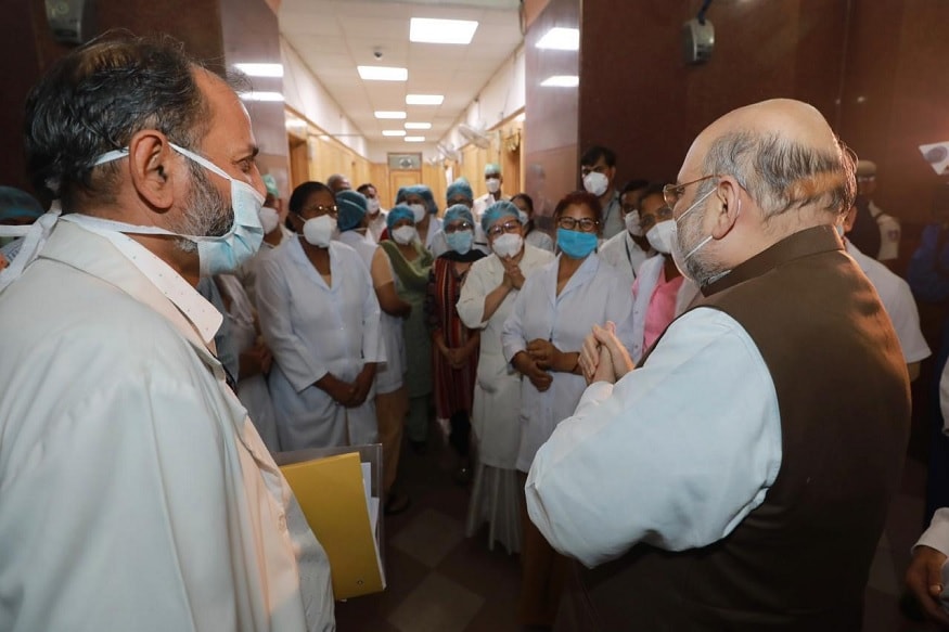 national Doctors Day 2020, why doctors day is celebrated on 1 july, coronavirus, covid-19, reason to celebrate doctors day, advice of corona warriors to defeat the covid 19, national doctors day quotes, happy doctors day, national doctors day 2020 images, national doctors day, doctors day 2020 quotes, national doctors day theme 2020, national doctors day 2020 wishes, happy doctors day 2020 images,डॉक्टर्स डे , डॉक्टर्स डे 2020, World डॉक्टर्स डे, डॉक्टर्स डे कब है, डॉक्टर्स की लोगों को सलाह, कोरोनावायरस, कोविड-19, coronavirus in delhi, lnjp hospital, delhi government, death of Dr. Aseem Gupta from Corona, CM Arvind Kejriwal, Delhi News, one crore rupees help dr gupta family, एक करोड़ रुपये की सहायता राशि, दिल्ली सरकार ने एक करोड़ रुपये देने का ऐलान किया, दिल्ली न्यूज, कोरोना संक्रमण, डॉ असीम गुप्ता की मौत, सीएम अरविंद केजरीवाल, डॉ. असीम गुप्ता की कोरोना से मौत पर CM केजरीवाल ने लिखा- ऐसे योद्धा को दिल्ली का सलाम, डॉ निरुपमा आतरे गुप्ता, डॉ निरुपमा गुप्ताएलएनजेपी अस्पताल के कोविड अस्पताल में परिवर्तित होने के बाद से डॉ गुप्ता लगातार आइसीयू में ड्यूटी कर रहे थे.