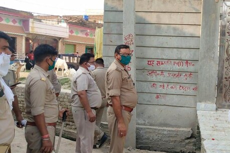 Moradabad : कुख्यात अपराधी फहीम की 70 लाख की संपति कुर्क Moradabad : कुख्यात अपराधी फहीम की 70 लाख की संपति कुर्क