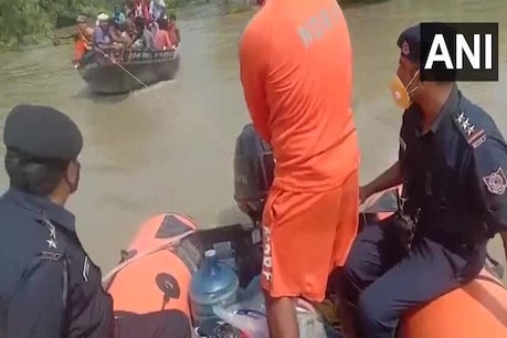 बाढ़ में फंसे 37 लोगों को NDRF ने किया रेस्क्यू, बीच मझधार में नाव का इंजन हो गया था फेल