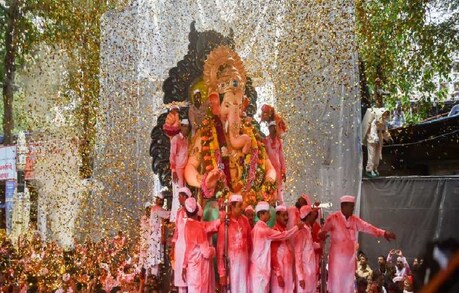 कोरोना महामारी को देखते हुए लालबाग गणपति मंडल ने बुधवार को ये फैसला लिया.