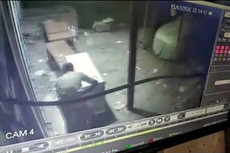 रायबरेली: लहसुन देखकर डोली खाकी की नीयत, बोरी लेकर फरार होते CCTV में कैद हुआ सिपाही