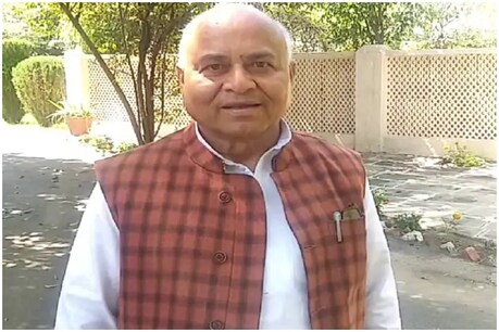 पूर्व मंत्री गोविंद सिंह (फाइल फोटो) ने ज्योतिरादित्य सिंधिया पर निशाना साधा.
