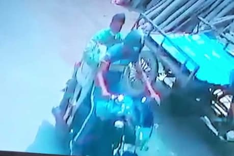 गाजियाबाद: पार्षद के ऑफिस से बकरे को चुरा ले गए बदमाश, वारदात CCTV में कैद