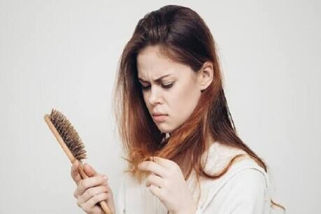 Monsoon Hair Fall: अब पाएं टूटते बालों की समस्या से मुक्ति Monsoon Hair Fall: अब पाएं टूटते बालों की समस्या से मुक्ति