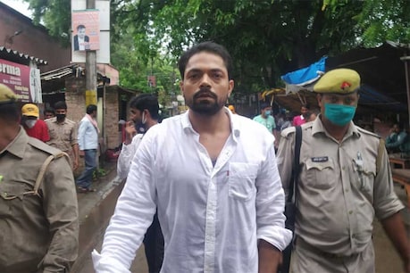 जौनपुर: एक करोड़ की लूट के आरोपी ने किया कोर्ट में सरेंडर, पुलिस देती रह गई दबिश