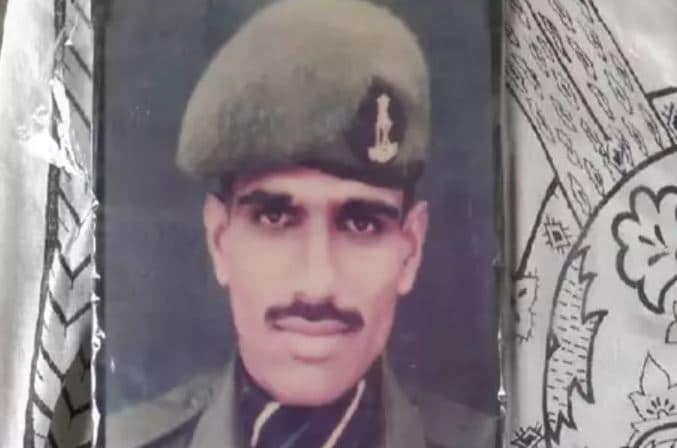 Soldier Krishna Kumar, a soldier from village Tarkanwali in Sirsa village of Sirsa, also gave his life for the sake of the country.  Jaisingh Bandar's 25-year-old son Krishna Kumar Kargil was posted as a soldier in the Jat Regiment during the war.  Krishna was the youngest of the four sons of farmer Jai Singh.  From the very beginning, he had a passion for country service.  He decided to leave the traditional agricultural work and join the army.  This young man chose the army to serve the country and was admitted to the Jat Regiment about two years before martyrdom.  Many brave martyrs like Krishna Kumar were killed in Kargil war.