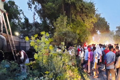 कुरुक्षेत्र: 90 श्रमिकों को बिहार ले जा रही प्राइवेट बस पलटी, 35 लोग घायल, नशे में धुत था ड्राइवर कुरुक्षेत्र: 90 श्रमिकों को बिहार ले जा रही प्राइवेट बस पलटी, 35 लोग घायल, नशे में धुत था ड्राइवर