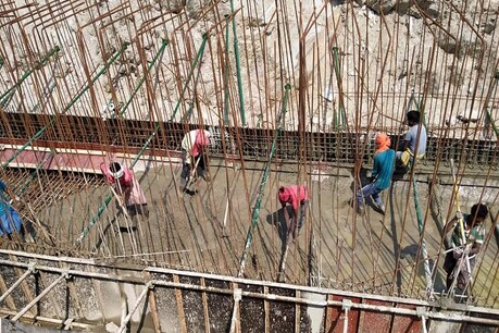 प्रवासी कामगारों के लिये वरदान बना रेलवे, हजारों मजदूरों को दिया रोजगार प्रवासी कामगारों के लिये वरदान बना रेलवे, हजारों मजदूरों को दिया रोजगार