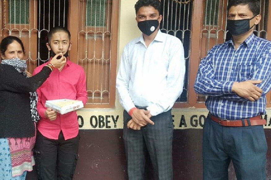 lakshit Bisht and family, लक्षित के परिजन कहते हैं भविष्य को लेकर जो भी उसका सपना होगा उसे साकार करने में वह उसके साथ रहेंगे.