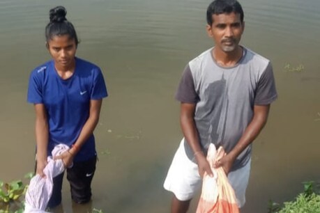 Lockdown : लोगों के कपड़े धो रही हैं बिहार की राष्ट्रीय महिला फुटबॉलर