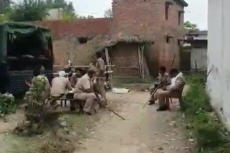 गोंडा में दलित बुजुर्ग की गर्दन काटकर हत्या, गांव की सुरक्षा के लिए मां काली पर चढ़ाया सिर! गोंडा में दलित बुजुर्ग की गर्दन काटकर हत्या, गांव की सुरक्षा के लिए मां काली पर चढ़ाया सिर!