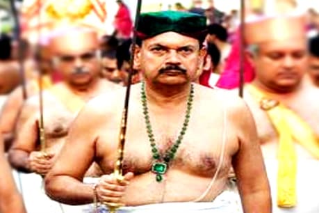 कौन है वो शाही परिवार, जो बना देश के सबसे दौलतमंद मंदिर का रखवाला कौन है वो शाही परिवार, जो बना देश के सबसे दौलतमंद मंदिर का रखवाला