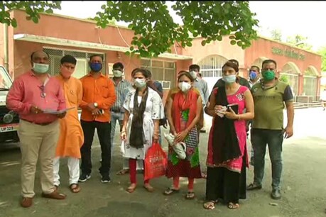 मेरठ के प्राइवेट स्कूल ने ऑनलाइन क्लास ग्रुप से बच्चों को किया Remove, जानें क्या है मामला मेरठ के प्राइवेट स्कूल ने ऑनलाइन क्लास ग्रुप से बच्चों को किया Remove, जानें क्या है मामला