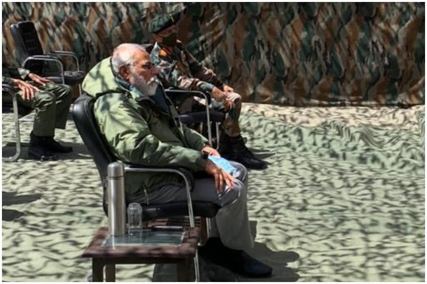 पीएम मोदी की यात्रा के दौरान चीफ ऑफ डिफेंस स्टाफ बिपिन रावत और सेना प्रमुख जनरल एमएम नरवणे उनके साथ हैं. इस दौरे पर रक्षा मंत्री राजनाथ सिंह पीएम के साथ नहीं हैं. हालांकि उन्हें यहां जाना था, लेकिन बाद में उनका कार्यक्रम रद्द हो गया.