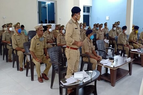 प्रतापगढ़ के थाने में 9 पुलिसकर्मी मिले कोरोना पॉजिटिव, जिले में मरीजों की संख्या हुई 200 प्रतापगढ़ के थाने में 9 पुलिसकर्मी मिले कोरोना पॉजिटिव, जिले में मरीजों की संख्या हुई 200