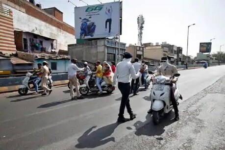 फ्लाइट के लिए नहीं थे पैसे, बुखार से तड़पते बेटे को देखने 5 दिन स्कूटर चलाकर पुणे से जमशेदपुर पहुंची महिला फ्लाइट के लिए नहीं थे पैसे, बुखार से तड़पते बेटे को देखने 5 दिन स्कूटर चलाकर पुणे से जमशेदपुर पहुंची महिला