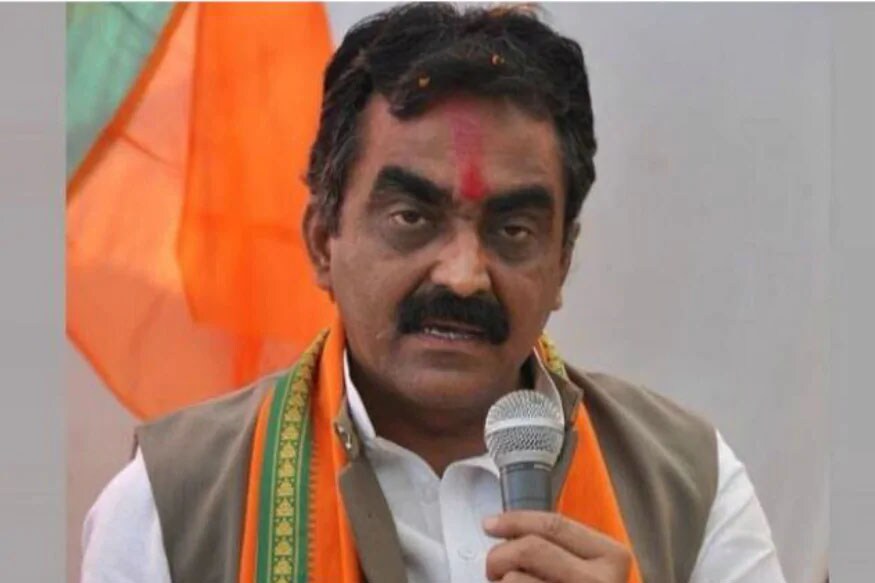 बीजेपी नेता राकेश सिंह ने राम मंदिर शिलान्यास की तारीख पर आपत्ति जताने को लेकर दिग्विजय सिंह पर निशाना साधा