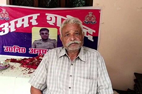 शहीद SI के पिता ने यूपी पुलिस पर उठाए सवाल, कहा- विकास दुबे का भी हो एनकाउंटर शहीद SI के पिता ने यूपी पुलिस पर उठाए सवाल, कहा- विकास दुबे का भी हो एनकाउंटर