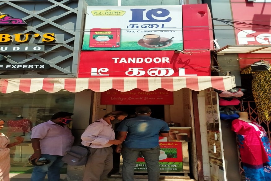लोग चाय के नियमित कप की तुलना में इन कपों में चाय पीना ज्यादा पसंद कर रहे हैं.