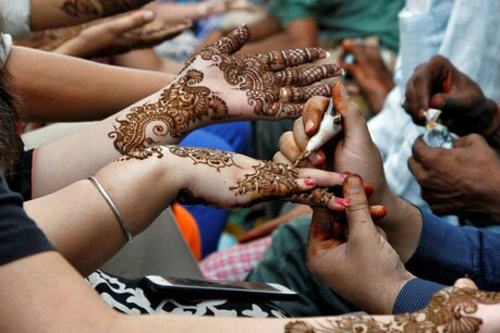 Hariyali Teej 2020: हरियाली तीज पर मेहंदी लगाने का महत्व, जानें क्या होता है रतजगा Hariyali Teej 2020: हरियाली तीज पर मेहंदी लगाने का महत्व, जानें क्या होता है रतजगा