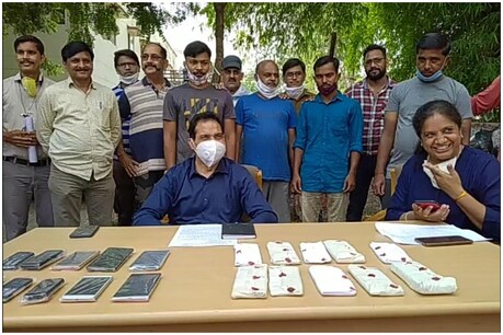 इंदौर में छापते थे नकली नोट, उज्जैन में खपाते थे, एसटीएफ ने 9 लाख रुपये के नकली नोटों के साथ दो को दबोचा इंदौर में छापते थे नकली नोट, उज्जैन में खपाते थे, एसटीएफ ने 9 लाख रुपये के नकली नोटों के साथ दो को दबोचा