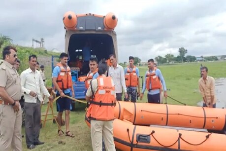 शाजापुर : उफनती पार्वती नदी में डूबने से एक ही परिवार की 3 बेटियों की मौत, 1 लापता शाजापुर : उफनती पार्वती नदी में डूबने से एक ही परिवार की 3 बेटियों की मौत, 1 लापता