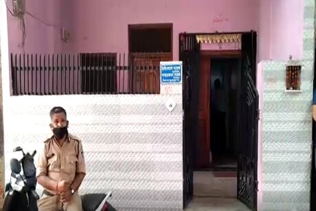 ग्वालियर : व्यापम घोटाले में जेल जा चुके मास्टरजी के घर लोकायुक्त का छापा ग्वालियर : व्यापम घोटाले में जेल जा चुके मास्टरजी के घर लोकायुक्त का छापा