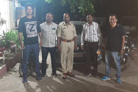 BHOPAL : फर्जी पुलिस अधिकारी गिरफ्तार, वर्दी पहनकर बेरोज़गारों को ठग रहा था BHOPAL : फर्जी पुलिस अधिकारी गिरफ्तार, वर्दी पहनकर बेरोज़गारों को ठग रहा था