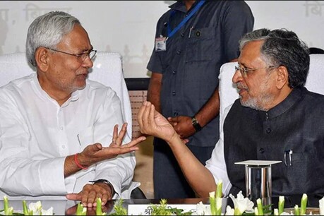 नीतीश कुमार के साथ सुशील कुमार मोदी (PTI)