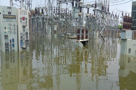 Bihar Flood: पावरग्रिड में बाढ़ का पानी घुसने से अंधेरे में डूबे बिहार के ये तीन जिले