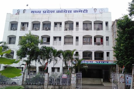 कांग्रेस पार्टी अपना पूरा जोर सोशल मीडिया कैंपेन लगा रही है.