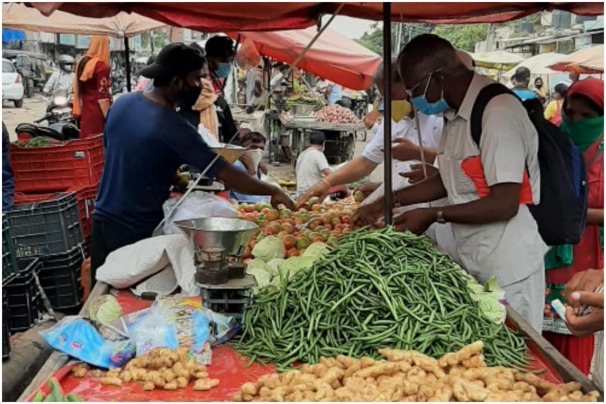 vegitable price in delhi-ncr, vegitable news, local vegitable rate, delhi, bihar, uttar pradesh, National News, commonman issues, news, state, Delhi Vegetable Prices, Delhi vegetable , vegetable Price Rise, Price Rise, vegetable, vegetable market, Broccoli price in delhi-ncr, ब्रोकली, सब्जियों के दाम क्यों बढ़ रहे हैं, दिल्ली-एनसीआर में सब्जी सस्ते कब होंगे, अनलॉक-04, अजादपुर सब्जी मंडी, गाजीपुर सब्जी मंडी, साहिबाबाद सब्जी मंडी, लॉकडाउन, अनलॉक में सब्जी के रेट क्यों बढ़ रहे हैं. बैगन, भिंडी, आलू, टमाटर, तोरी, नई दिल्ली, आम मुद्दे, समाचार, राज्य, दिल्ली सब्जी की कीमतें, दिल्ली सब्जी, सब्जी मूल्य वृद्धि, मूल्य वृद्धि, सब्जी Expensive vegetables price when common man will get relief unlock 4 covid 19 inflation nodrss
