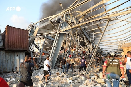 Beirut Blast: धमाके से 3 मंजिल तक उछलीं कारें, 73 की मौत और 4000 घायल Beirut Blast: धमाके से 3 मंजिल तक उछलीं कारें, 73 की मौत और 4000 घायल