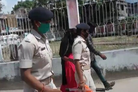 सिलाई सीखने जा रही नाबालिग लड़की को अगवा कर चार दिन तक रेप, दोनों आरोपी गिरफ्तार सिलाई सीखने जा रही नाबालिग लड़की को अगवा कर चार दिन तक रेप, दोनों आरोपी गिरफ्तार