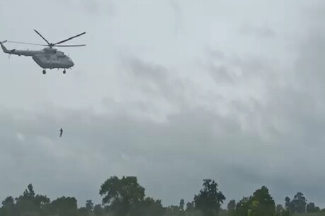 मध्यप्रदेश में बाढ़ के हालात के बीच सेना ने संभाला मोर्चा, NDRF-SDRF की 255 टीम तैनात मध्यप्रदेश में बाढ़ के हालात के बीच सेना ने संभाला मोर्चा, NDRF-SDRF की 255 टीम तैनात