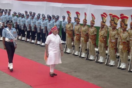 स्वतंत्रता दिवस पर गार्ड ऑफ ऑनर देने से पहले 350 से ज्यादा पुलिसकर्मी हुए क्वारंटाइन स्वतंत्रता दिवस पर गार्ड ऑफ ऑनर देने से पहले 350 से ज्यादा पुलिसकर्मी हुए क्वारंटाइन